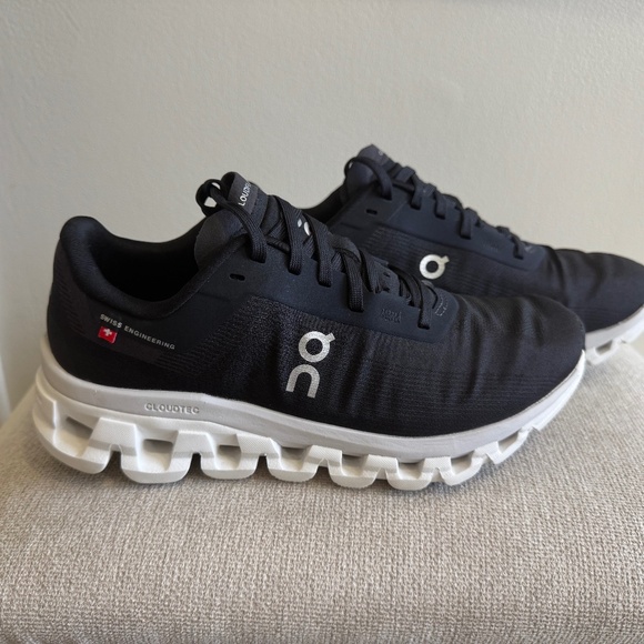 On Cloud Shoes - Women’s OnCloud Cloudflow 4   black size 6